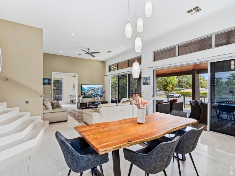 2 Kookaburra Place, Parkwood QLD 4214