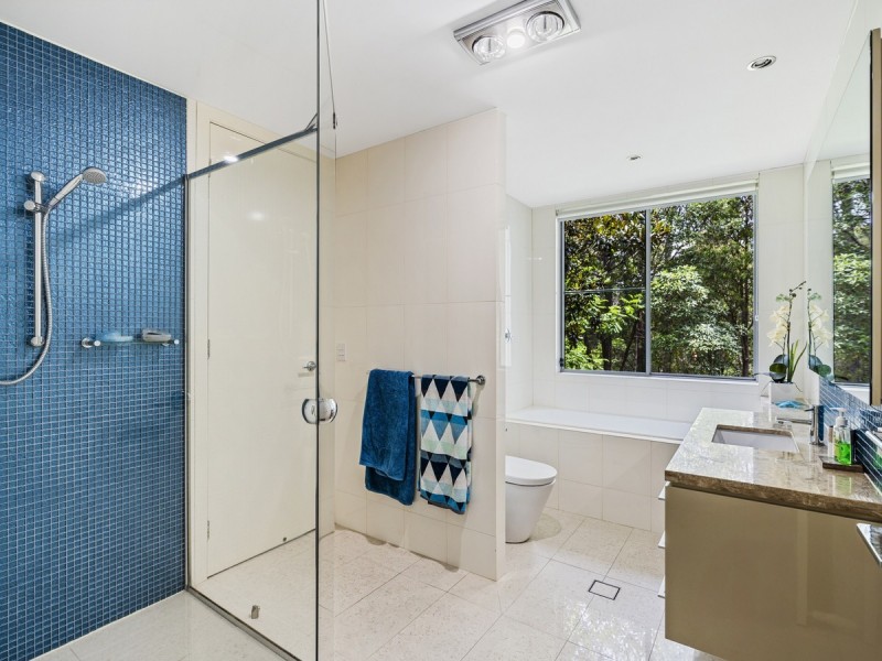 2 Kookaburra Place, Parkwood QLD 4214