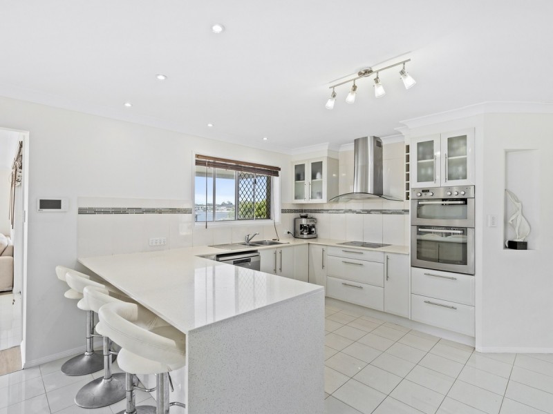 44 Lakeshore Drive, Helensvale QLD 4212