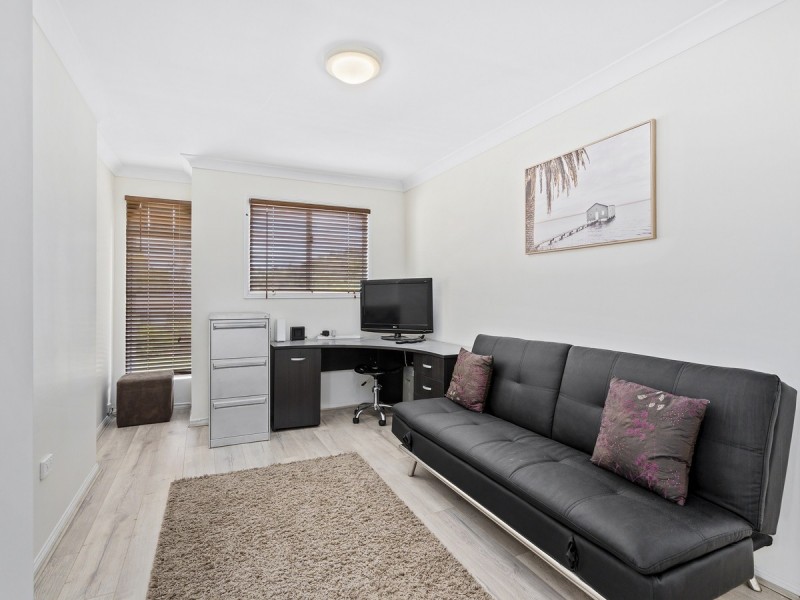 44 Lakeshore Drive, Helensvale QLD 4212