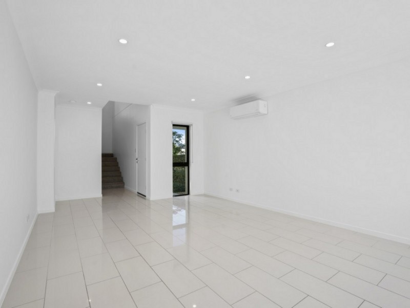 76/18 Archipelago Street, Pacific Pines QLD 4211