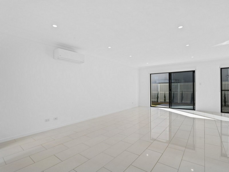 76/18 Archipelago Street, Pacific Pines QLD 4211