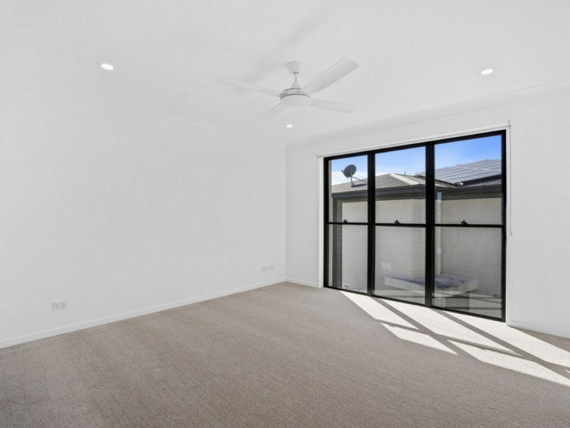 76/18 Archipelago Street, Pacific Pines QLD 4211