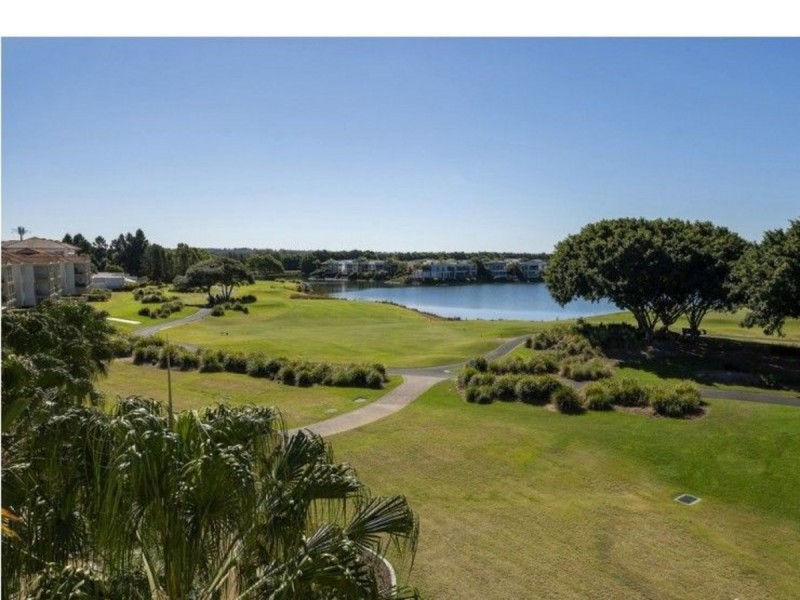 8438 Magnolia Drive, Hope Island QLD 4212