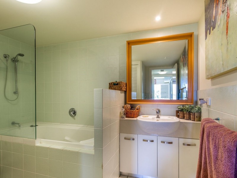 8438 Magnolia Drive, Hope Island QLD 4212