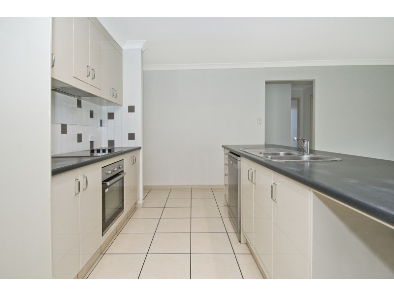 16 Lawley Crescent, Pacific Pines QLD 4211