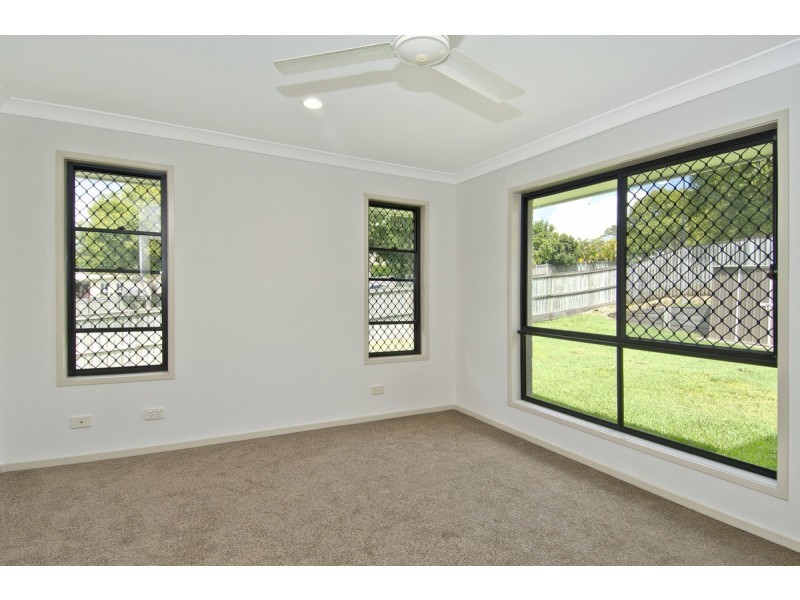 16 Lawley Crescent, Pacific Pines QLD 4211