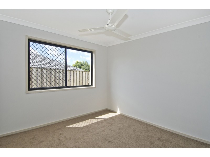 16 Lawley Crescent, Pacific Pines QLD 4211