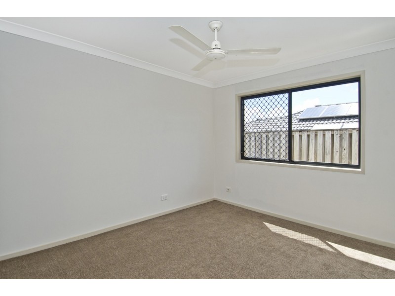 16 Lawley Crescent, Pacific Pines QLD 4211