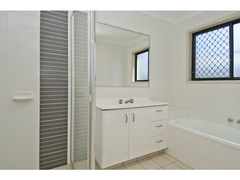 16 Lawley Crescent, Pacific Pines QLD 4211