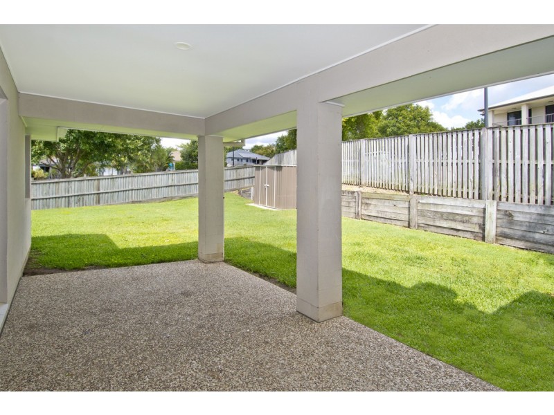 16 Lawley Crescent, Pacific Pines QLD 4211