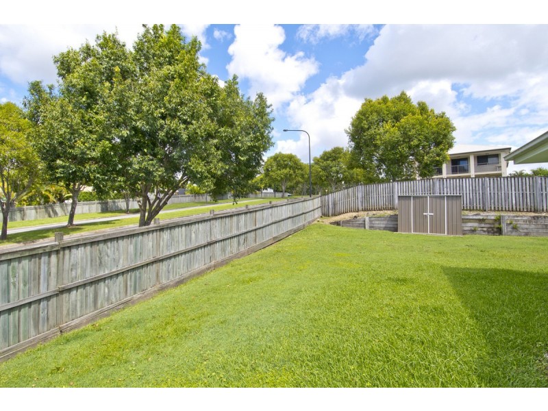 16 Lawley Crescent, Pacific Pines QLD 4211