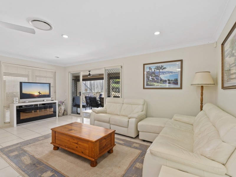 32 Faraday Crescent, Pacific Pines QLD 4211