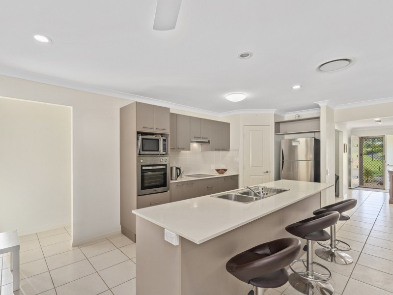 32 Faraday Crescent, Pacific Pines QLD 4211