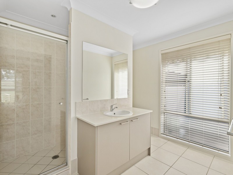 32 Faraday Crescent, Pacific Pines QLD 4211
