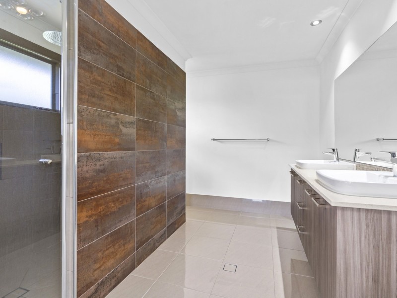 19 Jingella Street, Hope Island QLD 4212