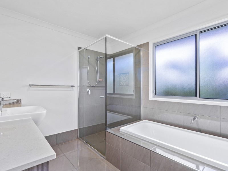 19 Jingella Street, Hope Island QLD 4212