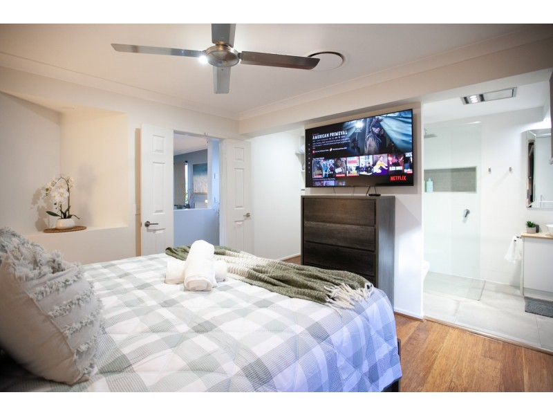 9 Cann Close, Pacific Pines QLD 4211