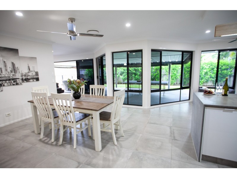 9 Cann Close, Pacific Pines QLD 4211