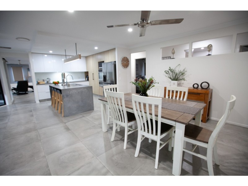 9 Cann Close, Pacific Pines QLD 4211