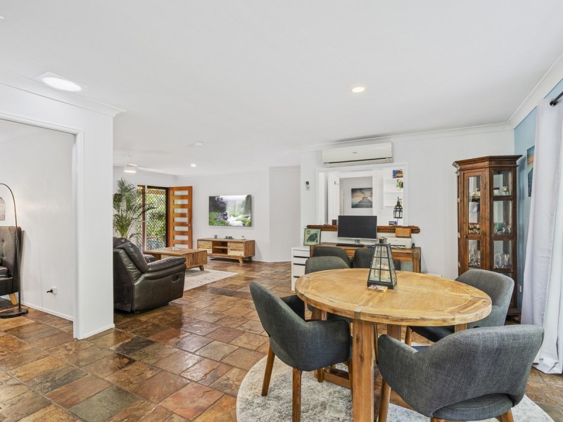 4 Atoll Court, Pacific Pines QLD 4211