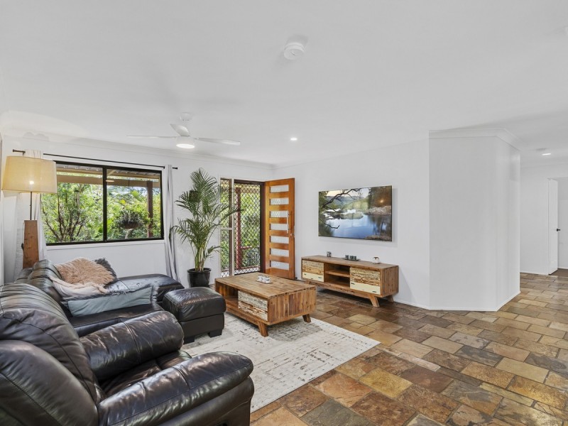 4 Atoll Court, Pacific Pines QLD 4211