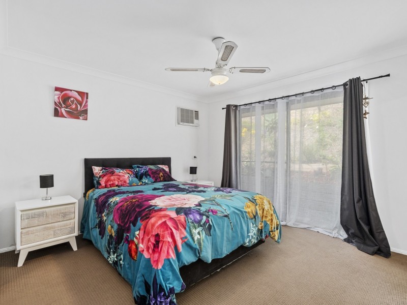 4 Atoll Court, Pacific Pines QLD 4211