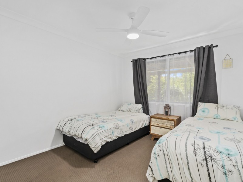 4 Atoll Court, Pacific Pines QLD 4211