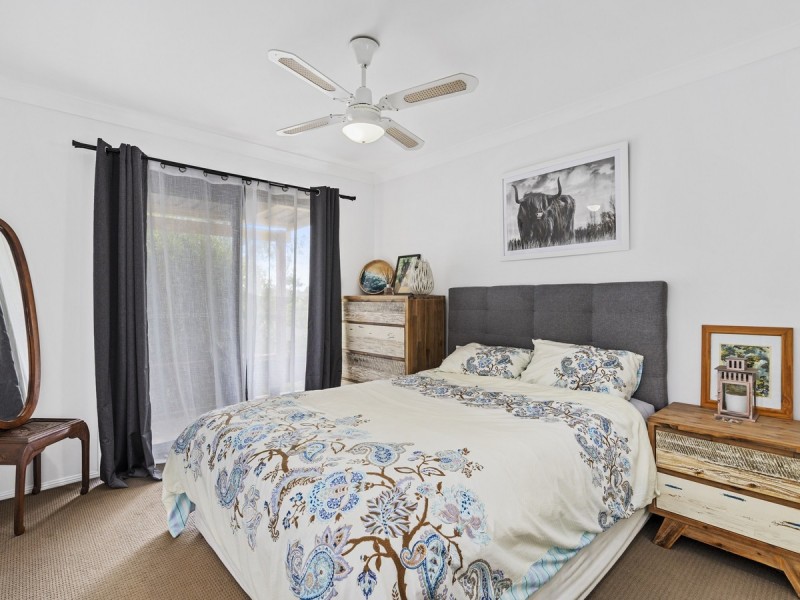 4 Atoll Court, Pacific Pines QLD 4211