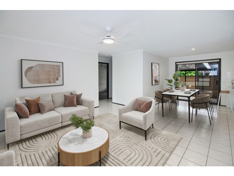 2/11 Morinda Way, Labrador QLD 4215