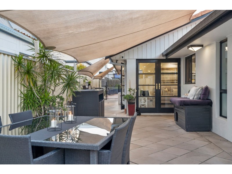 1/19 Mallard Avenue, Paradise Point QLD 4216