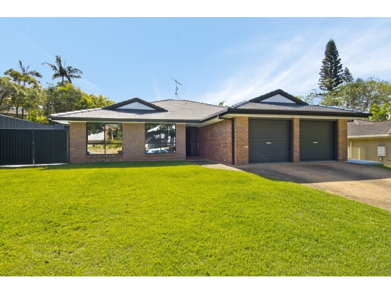 17 Pacific Pines Boulevard, Pacific Pines QLD 4211