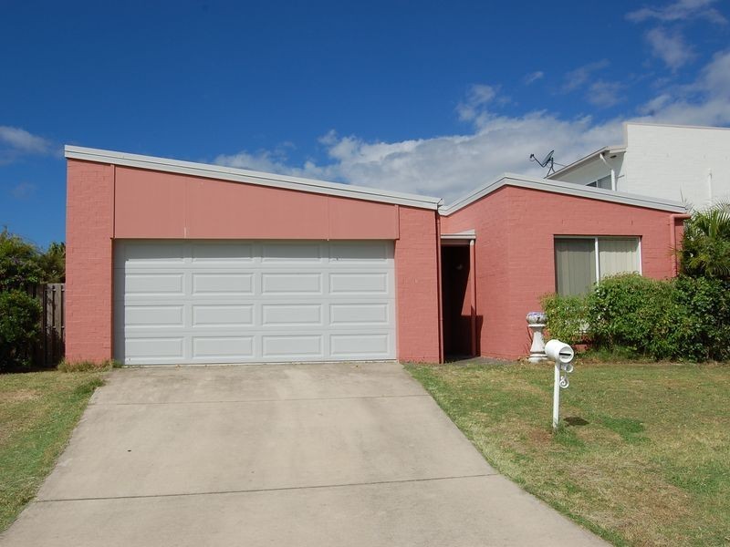 8 Easter Crescent, Pacific Pines QLD 4211