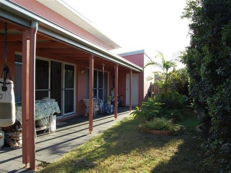 8 Easter Crescent, Pacific Pines QLD 4211