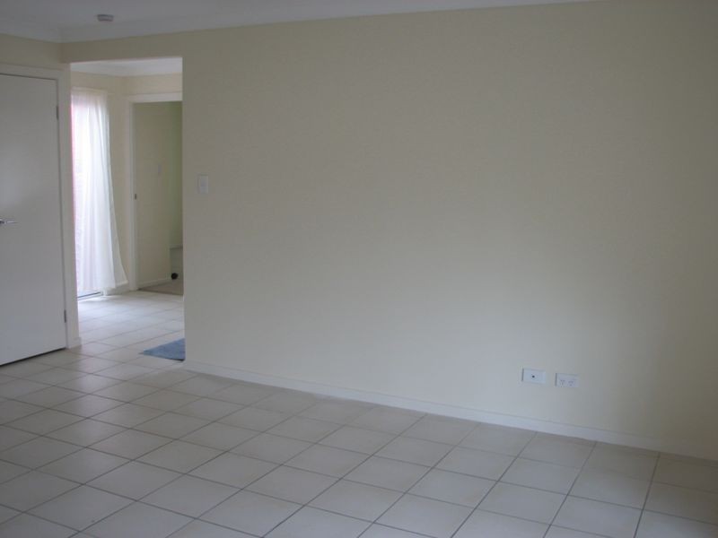 8 Easter Crescent, Pacific Pines QLD 4211