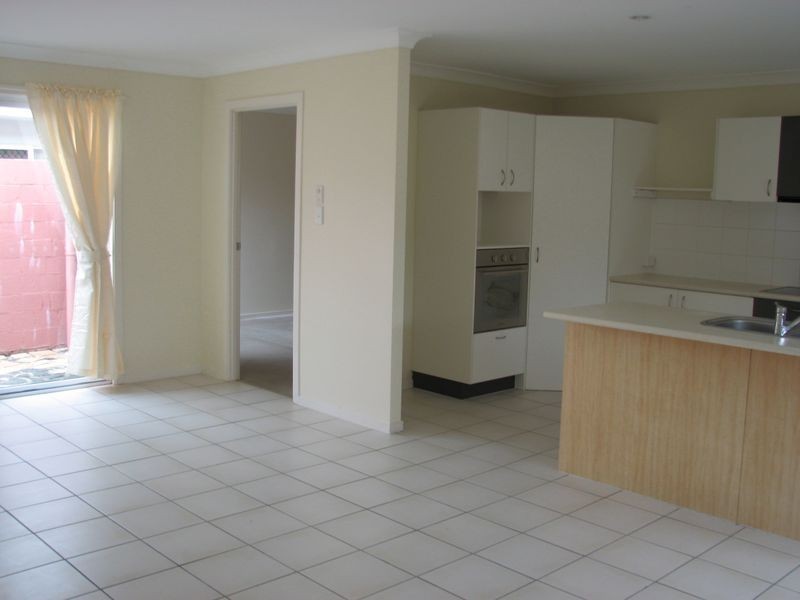 8 Easter Crescent, Pacific Pines QLD 4211