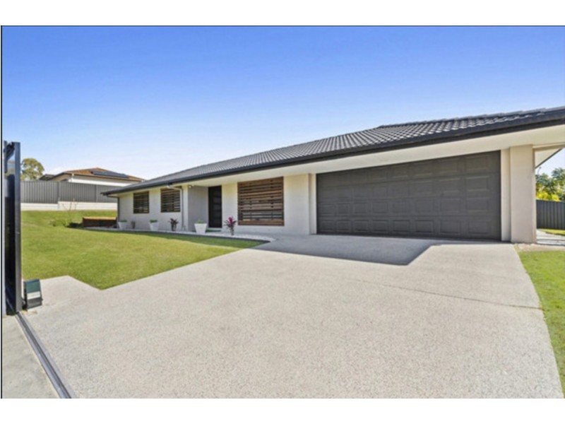 1 Boonah Court, Helensvale QLD 4212