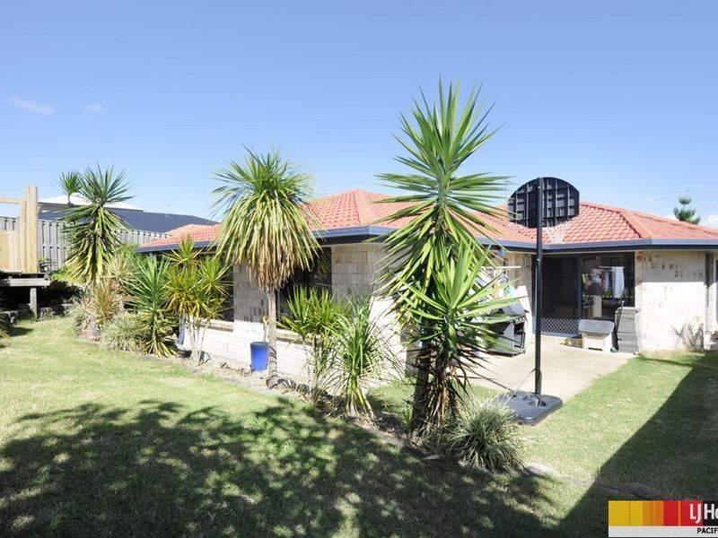 7 Irvine Street, Pacific Pines QLD 4211