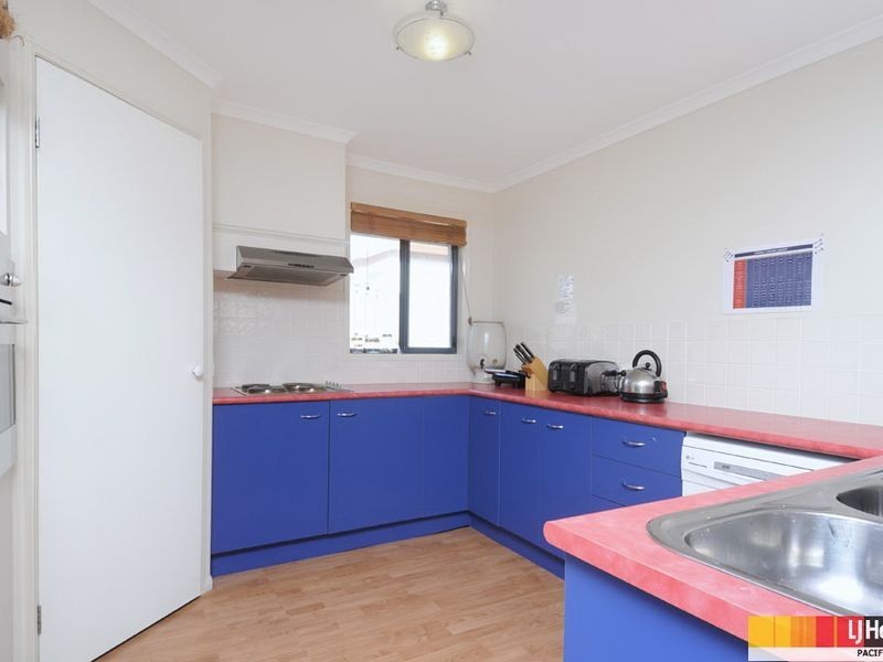 7 Irvine Street, Pacific Pines QLD 4211