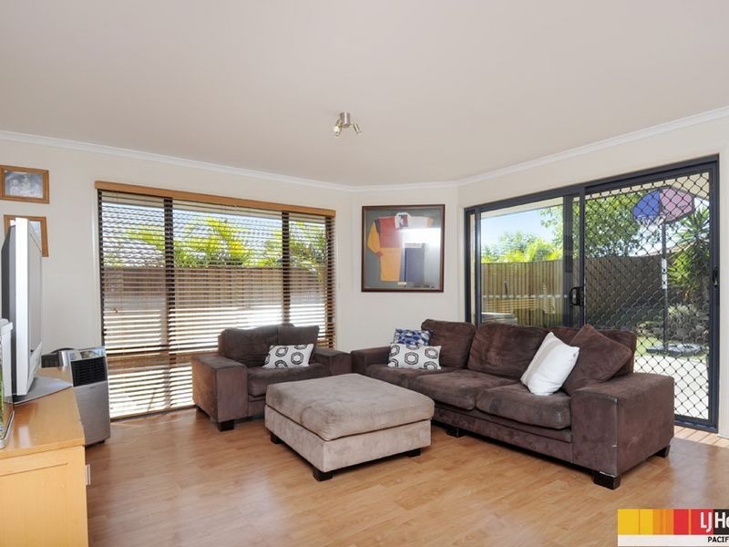 7 Irvine Street, Pacific Pines QLD 4211