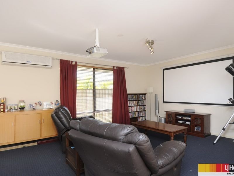 7 Irvine Street, Pacific Pines QLD 4211