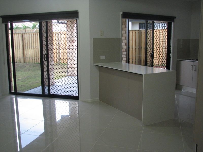 68 Aldgate Crescent, Pacific Pines QLD 4211