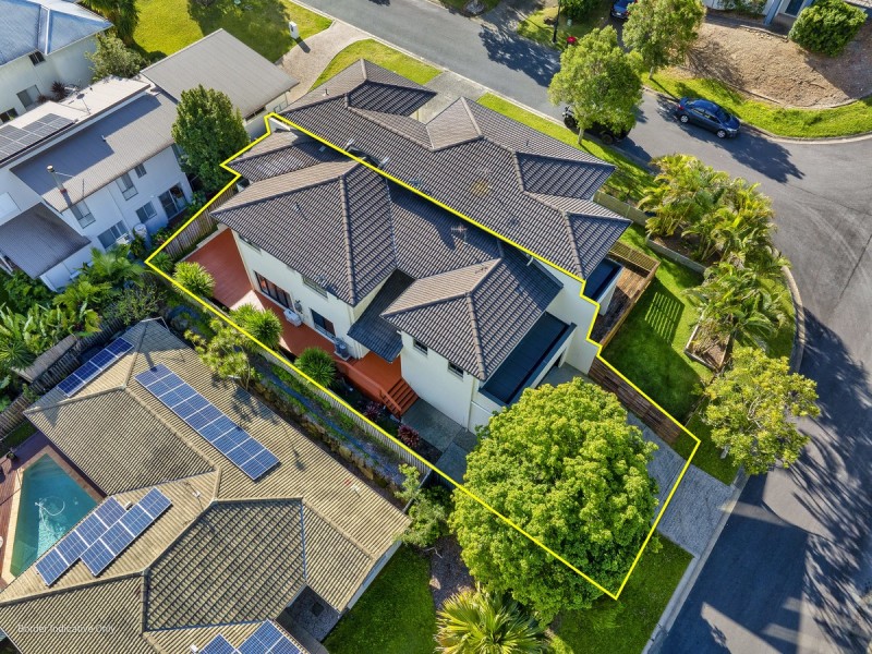 1/5 Maslin Chase, Pacific Pines QLD 4211