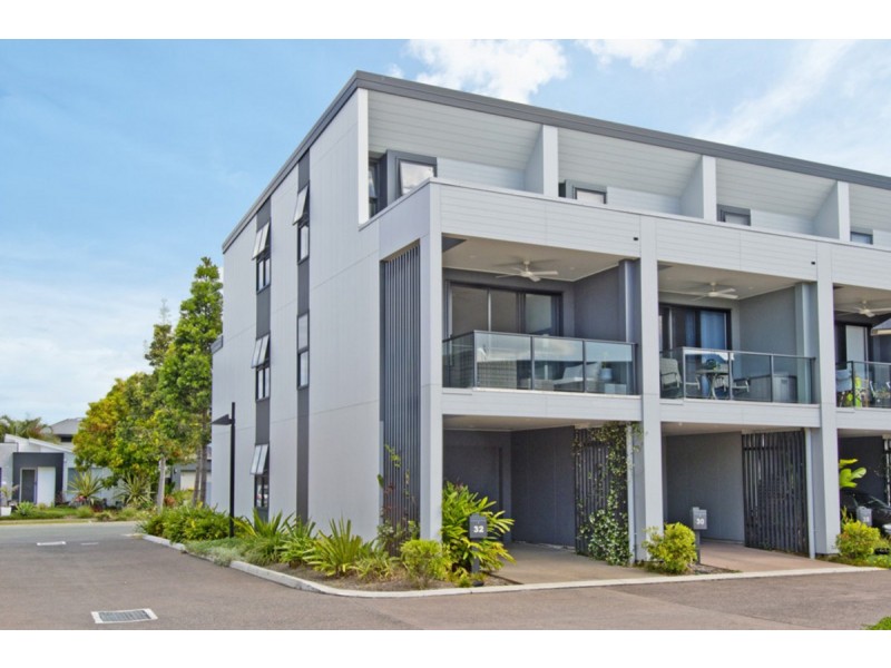 32 Outrigger Circuit, Hope Island QLD 4212