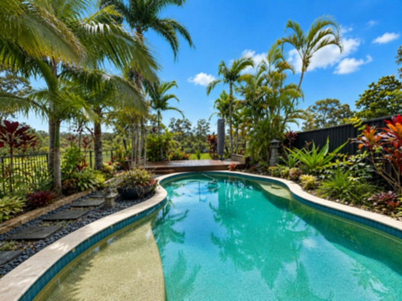 25 Edgeworth Place, Helensvale QLD 4212