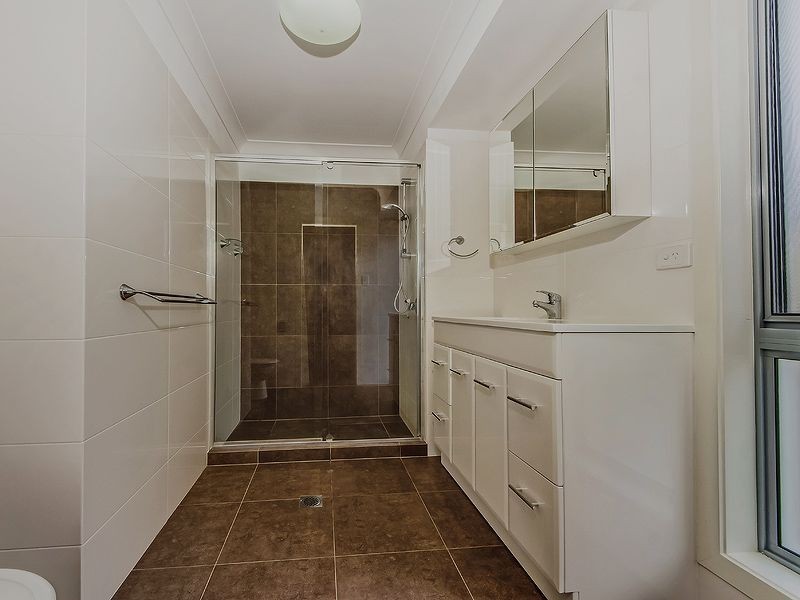 11 Roper Street, Pacific Pines QLD 4211