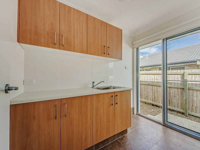 11 Roper Street, Pacific Pines QLD 4211