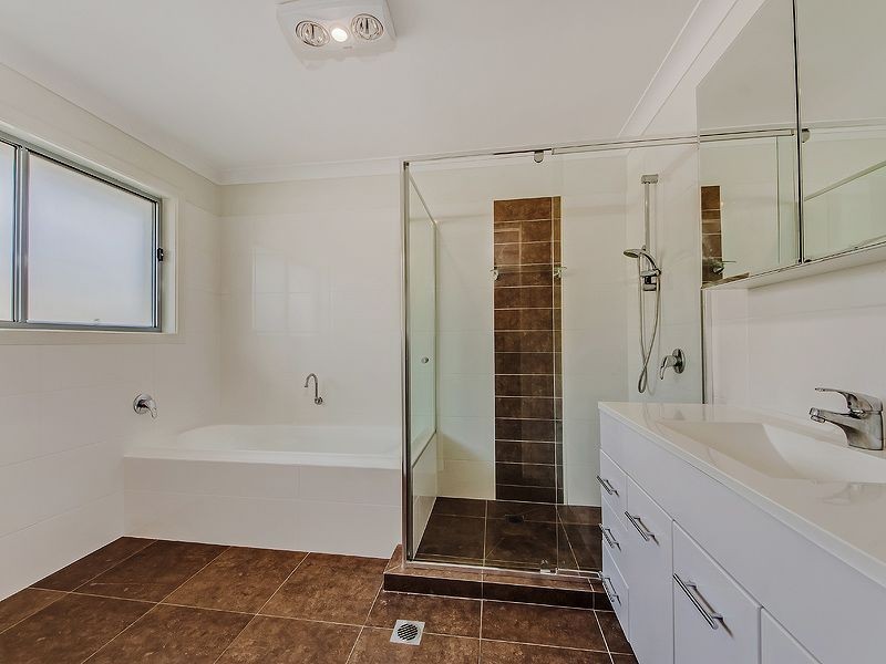 11 Roper Street, Pacific Pines QLD 4211