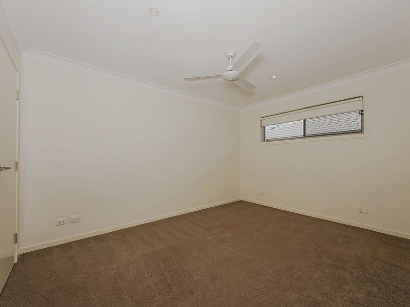 11 Roper Street, Pacific Pines QLD 4211