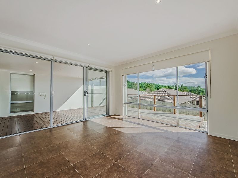 11 Roper Street, Pacific Pines QLD 4211